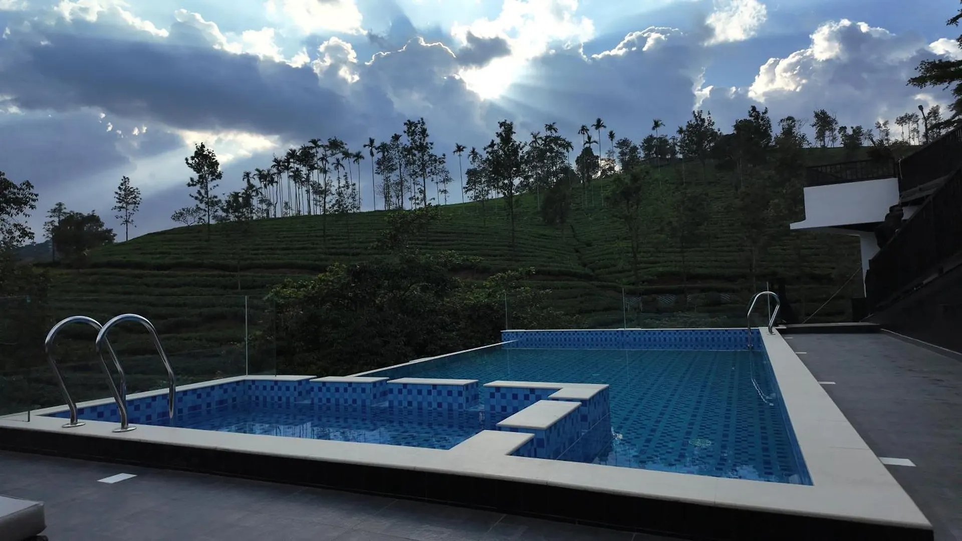 Eagles Glide Resort Pirmed 0*,