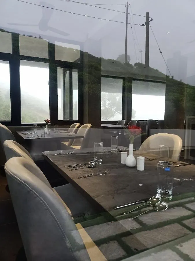 Aparthotel Eagles Glide Resort Pirmed India